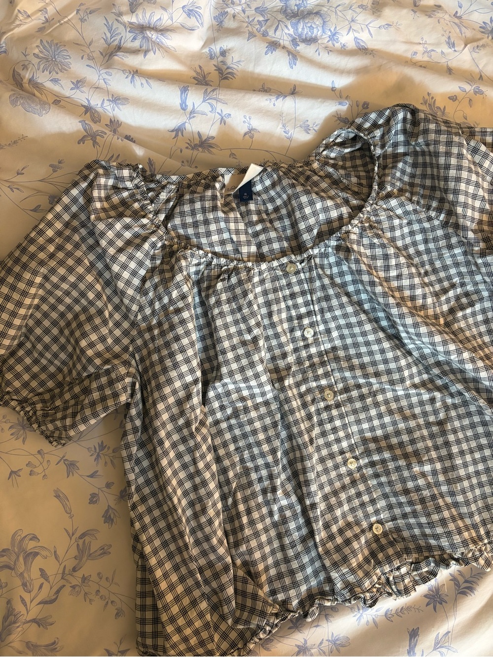 Universal Thread Black and White Checked Puff-Sleeve Peasant Blouse